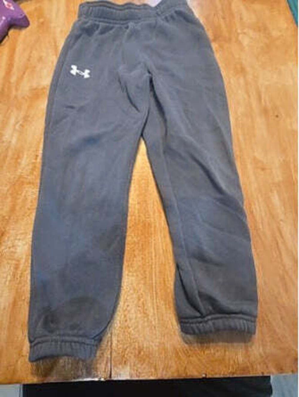 Grey Under armour Pants, 6 B